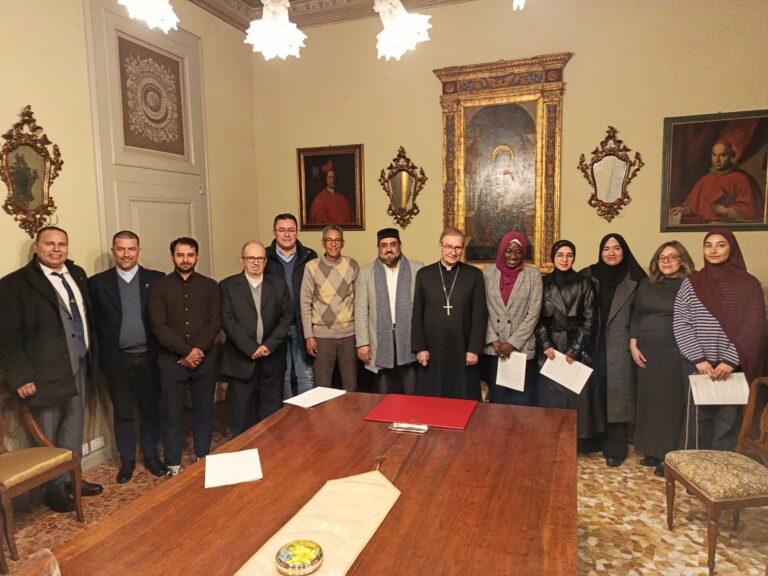 الجالية الإسلامية في بريشيا تقدم تهاني عيد الميلاد للأسقف الكبير.